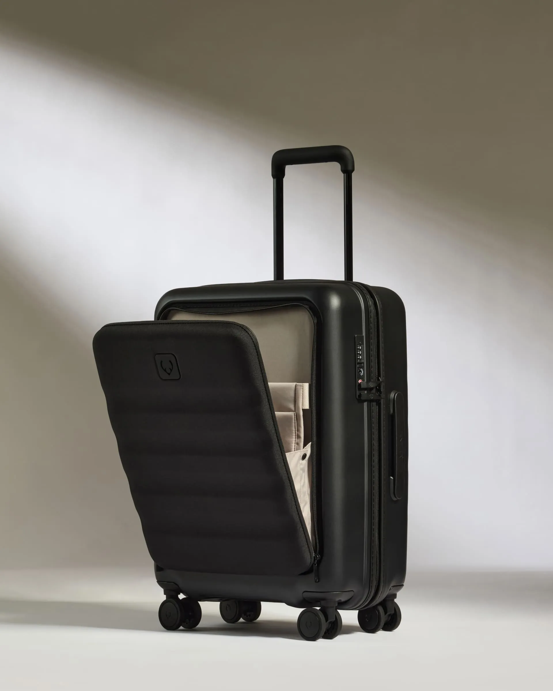 Cabin with Pocket Suitcase in Black - Icon Stripe