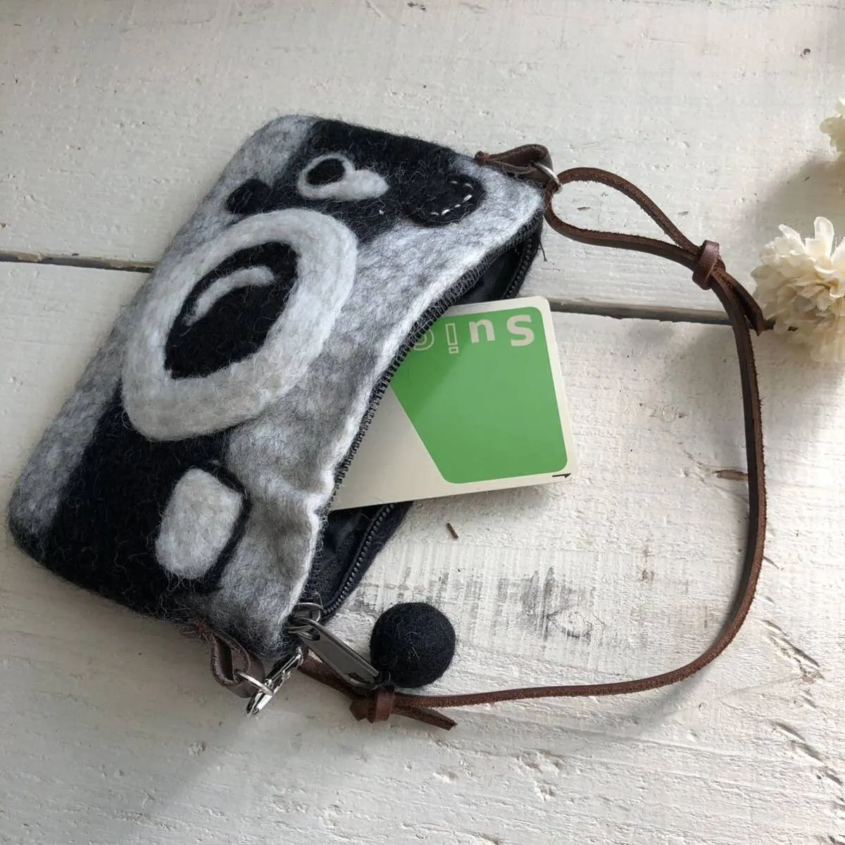 Daisy | Handmade Felt Camera Pouch