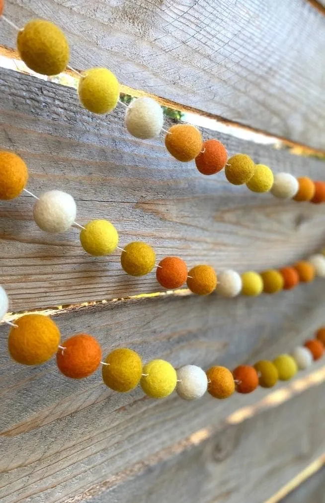 Handfelted Ball Garland - Natural