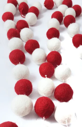 Handfelted Ball Garland - Natural