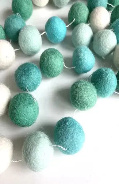 Handfelted Ball Garland - Natural