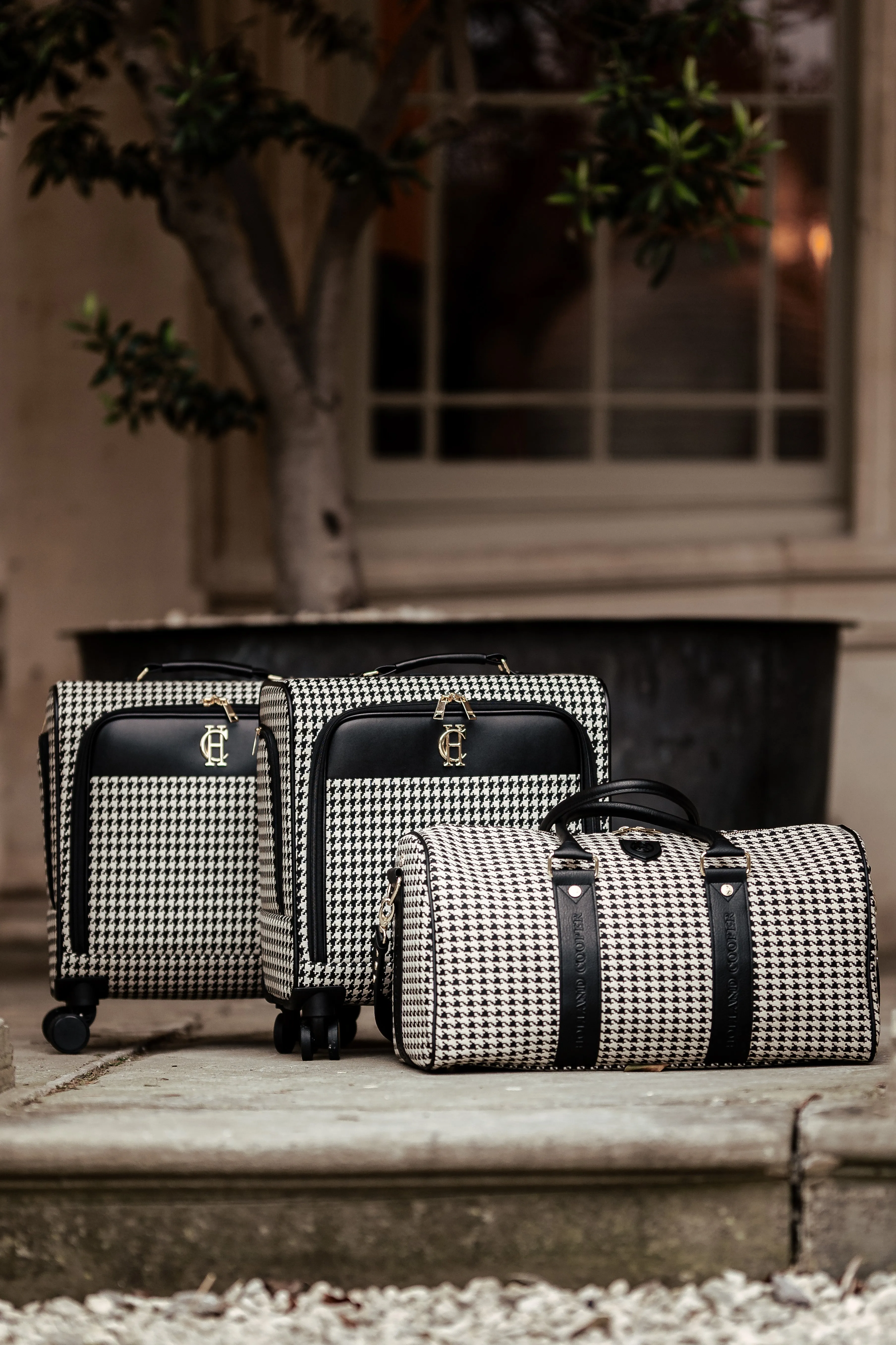 Knightsbridge Small Suitcase (Ecru Houndstooth)