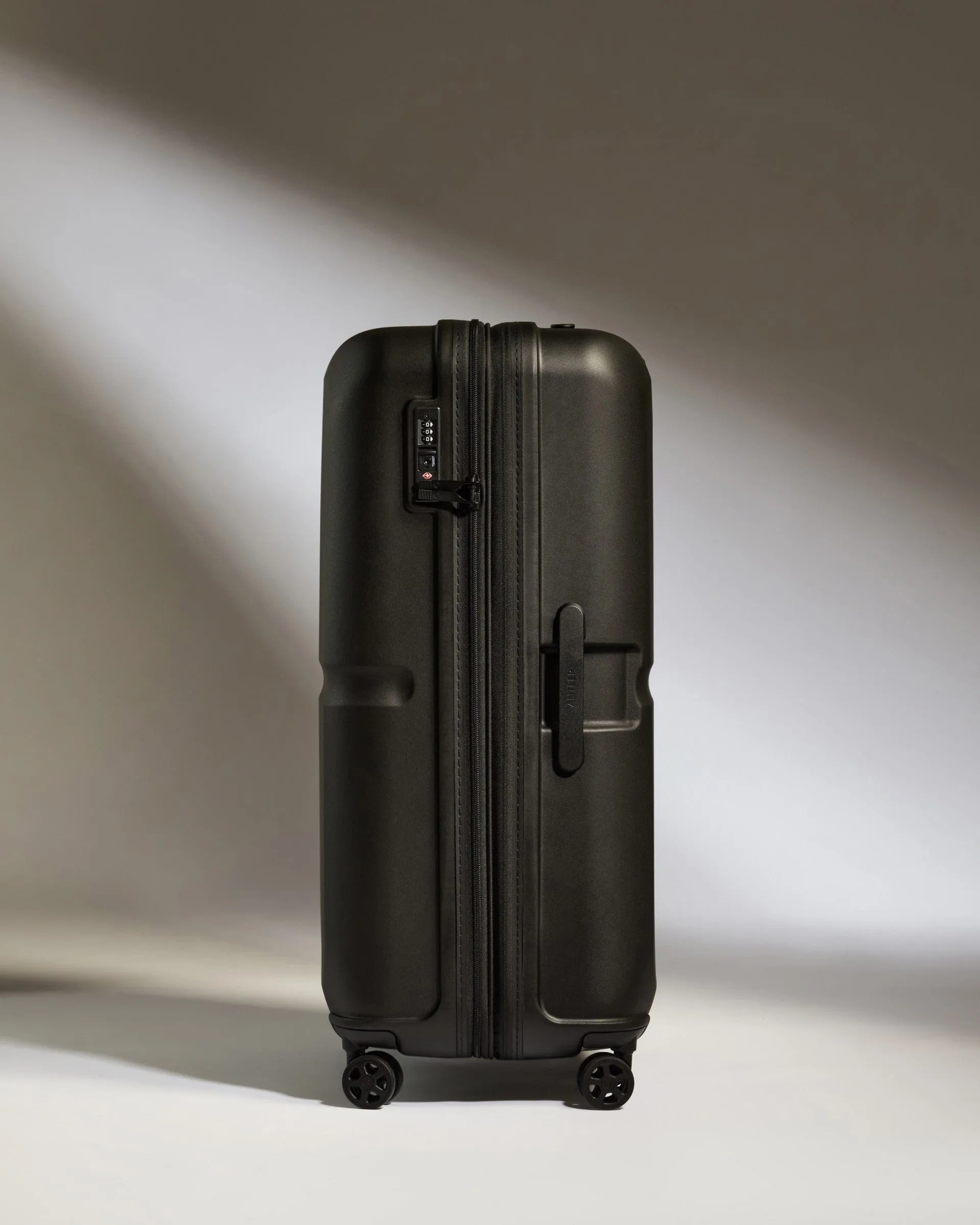 Large Suitcase in Black - Single Stripe