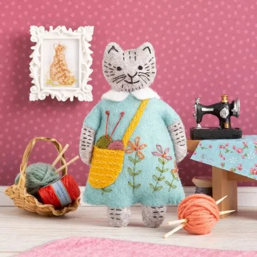 Mrs. Cat Loves Knitting - Corinne Lapierre Embroidery Kit