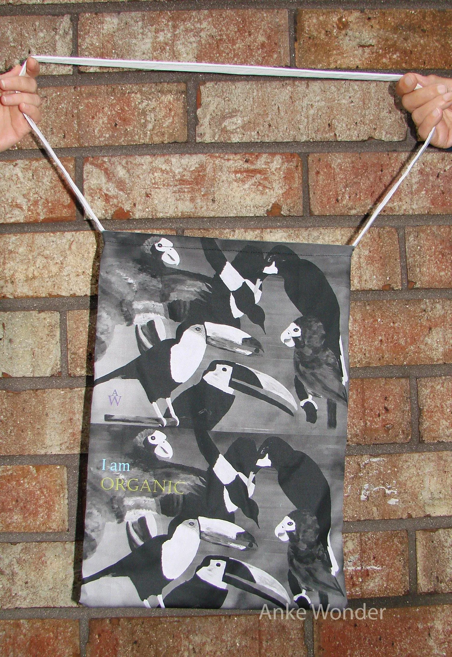 The awareness spreading tote bag: Black & white birds