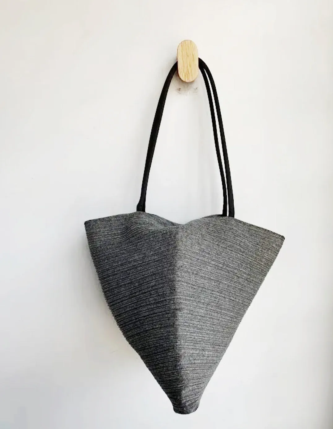 VINTAGE PLEATED GRAY FELT PURSE