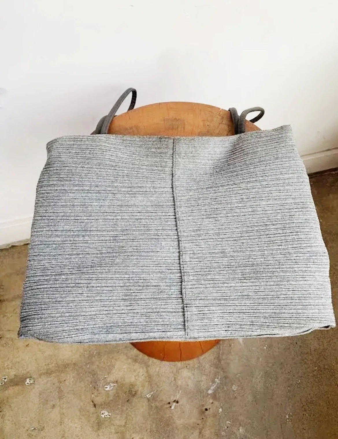 VINTAGE PLEATED GRAY FELT PURSE